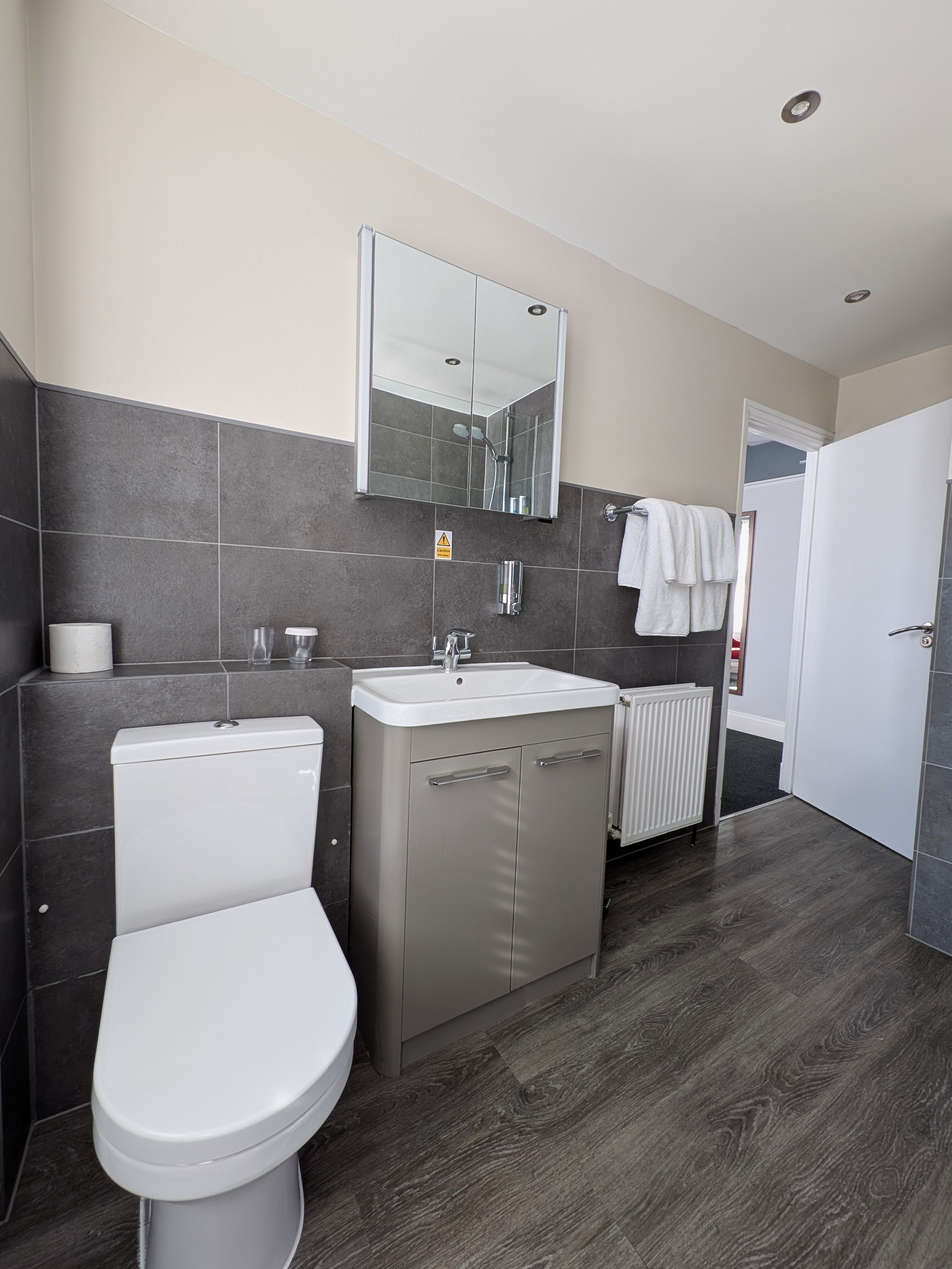 Double Rooms Gallery 003.jpg