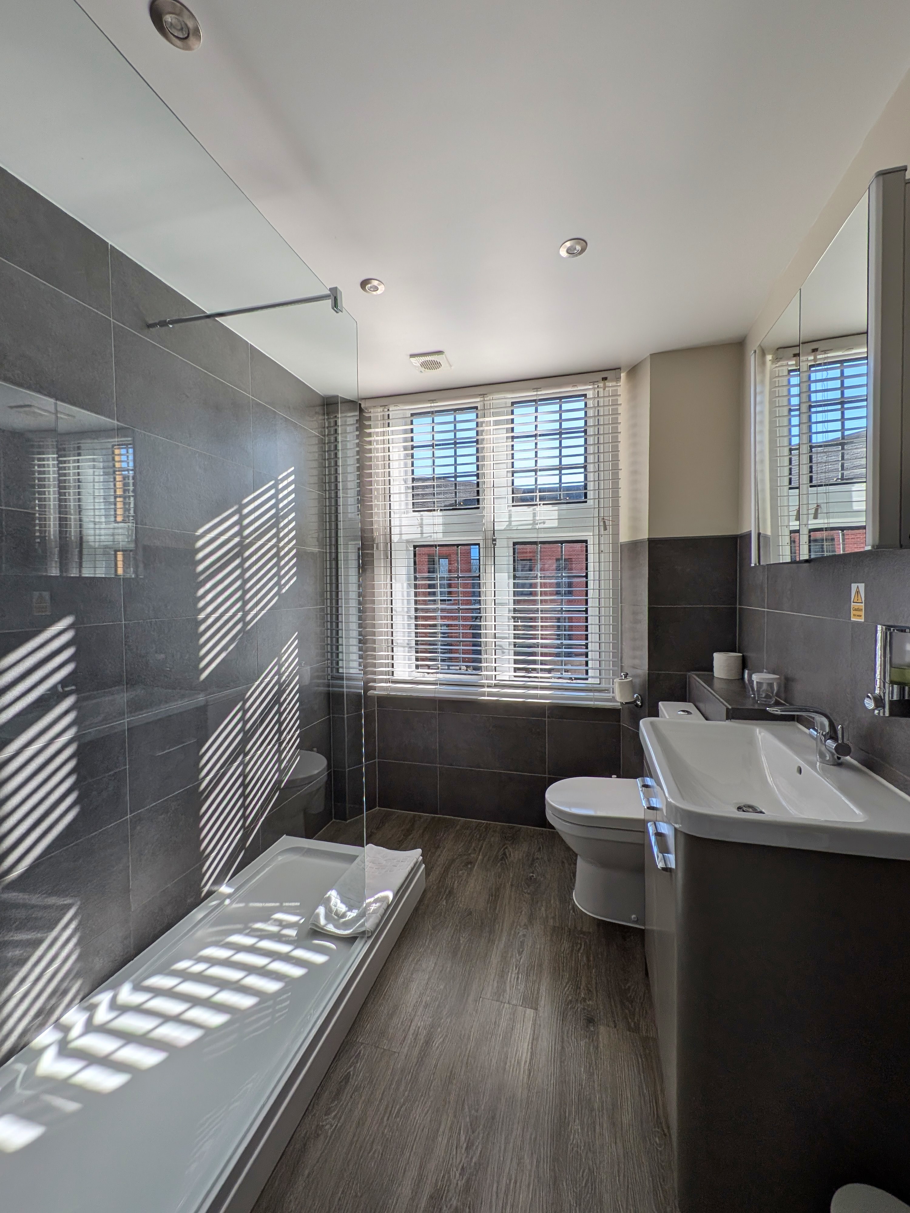 Bathroom Photo 004.jpg